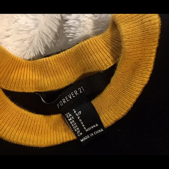 Forever 21 Daisy Knit Crop Top - Picture 3 of 3